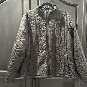 Women’s Northface Thermoball ECO full zip jacket size XXL. Teal colored.